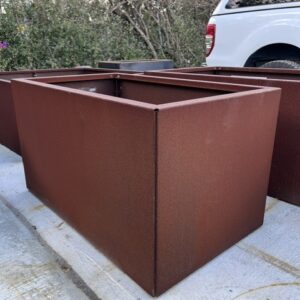 STRAIGHTCURVE PLANTER BOX